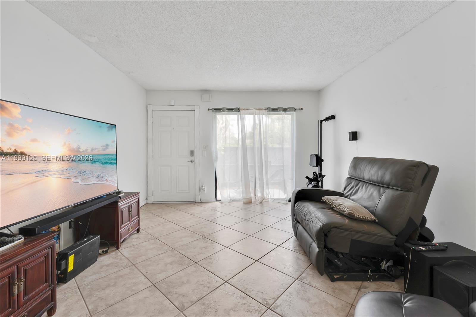 NOB HILL AT WELLEBY CONDO - Residential