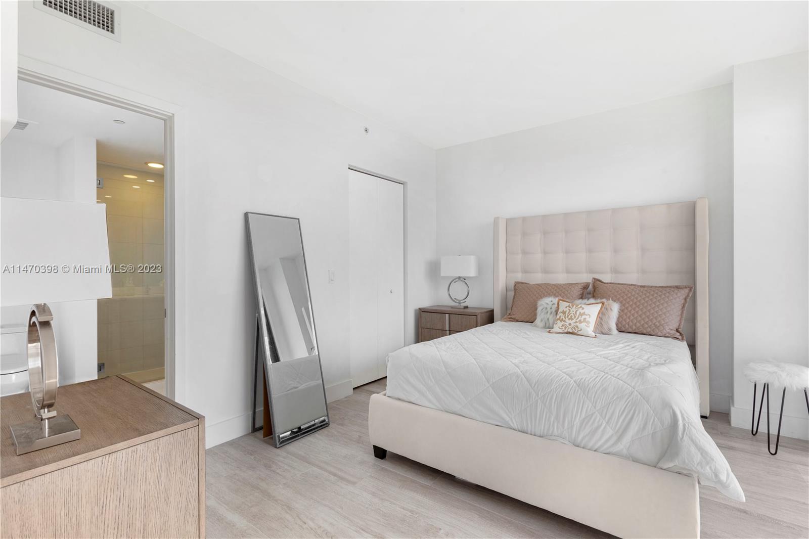 3401 MIDTOWN CONDO - Residential Lease