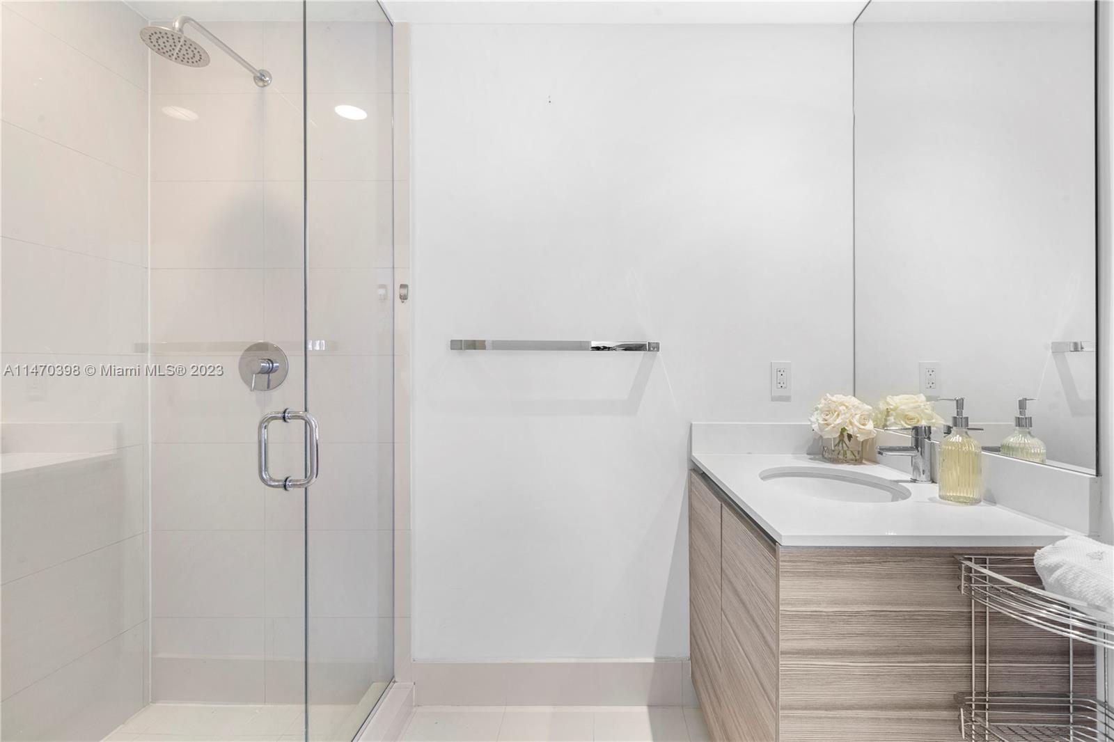 3401 MIDTOWN CONDO - Residential Lease