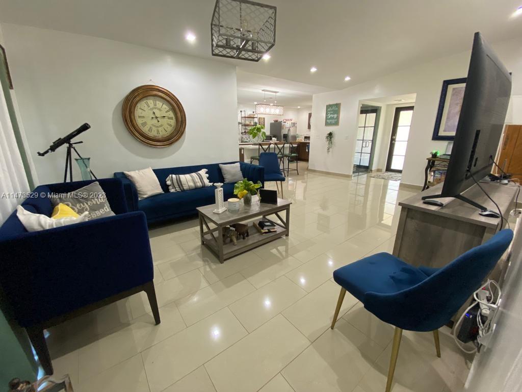MEADOW WOOD MANOR #4 - Residential