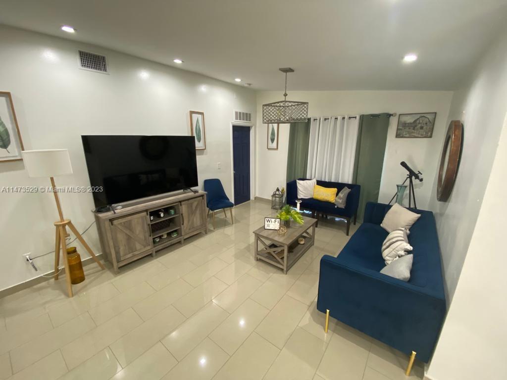 MEADOW WOOD MANOR #4 - Residential