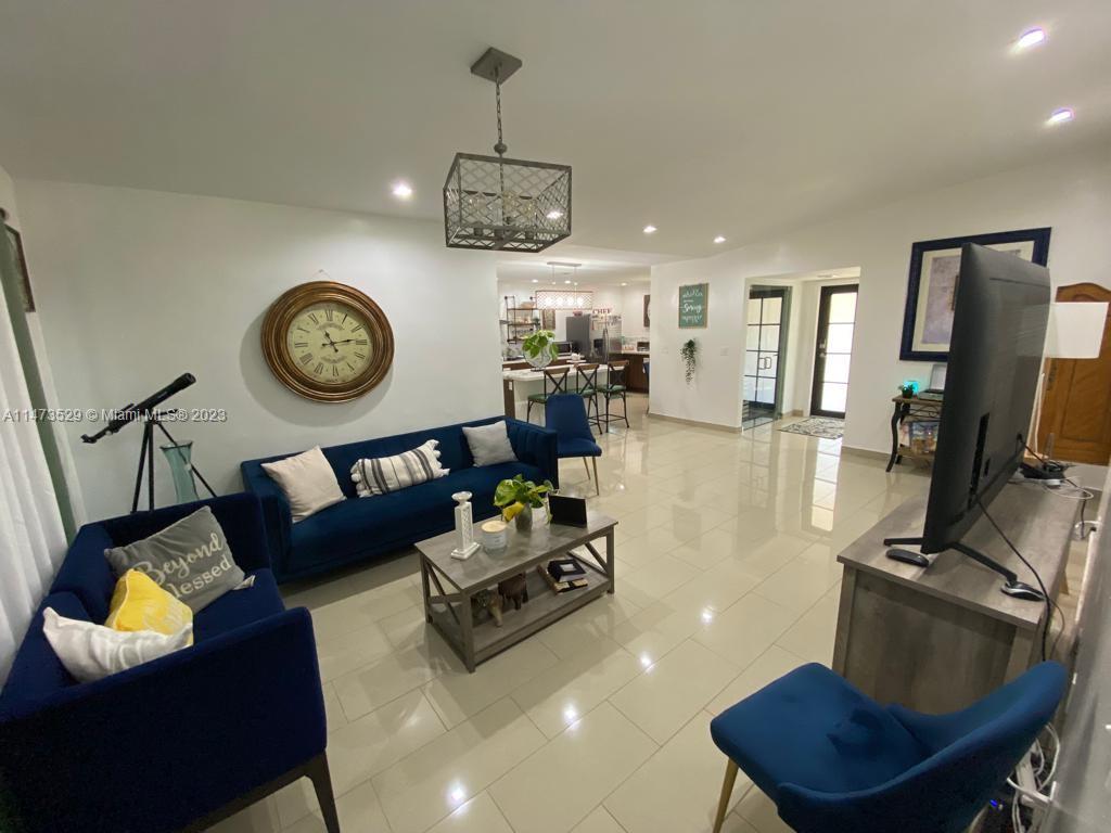 MEADOW WOOD MANOR #4 - Residential