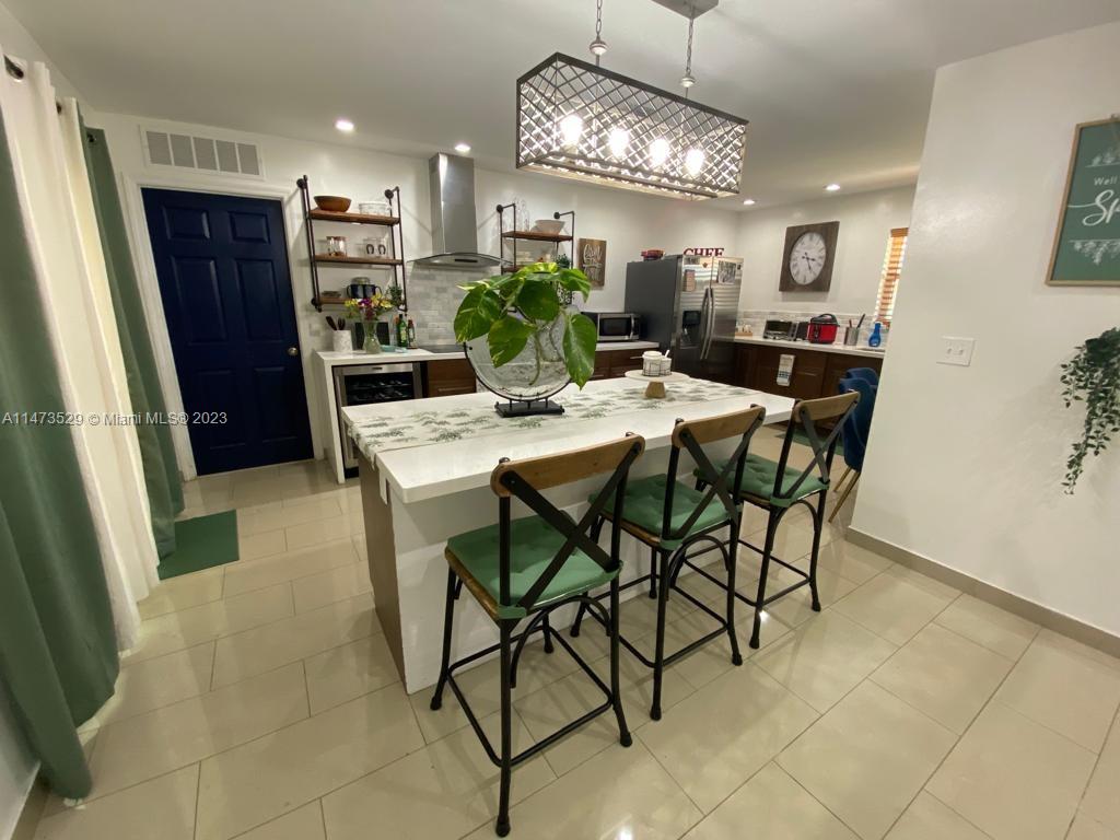 MEADOW WOOD MANOR #4 - Residential