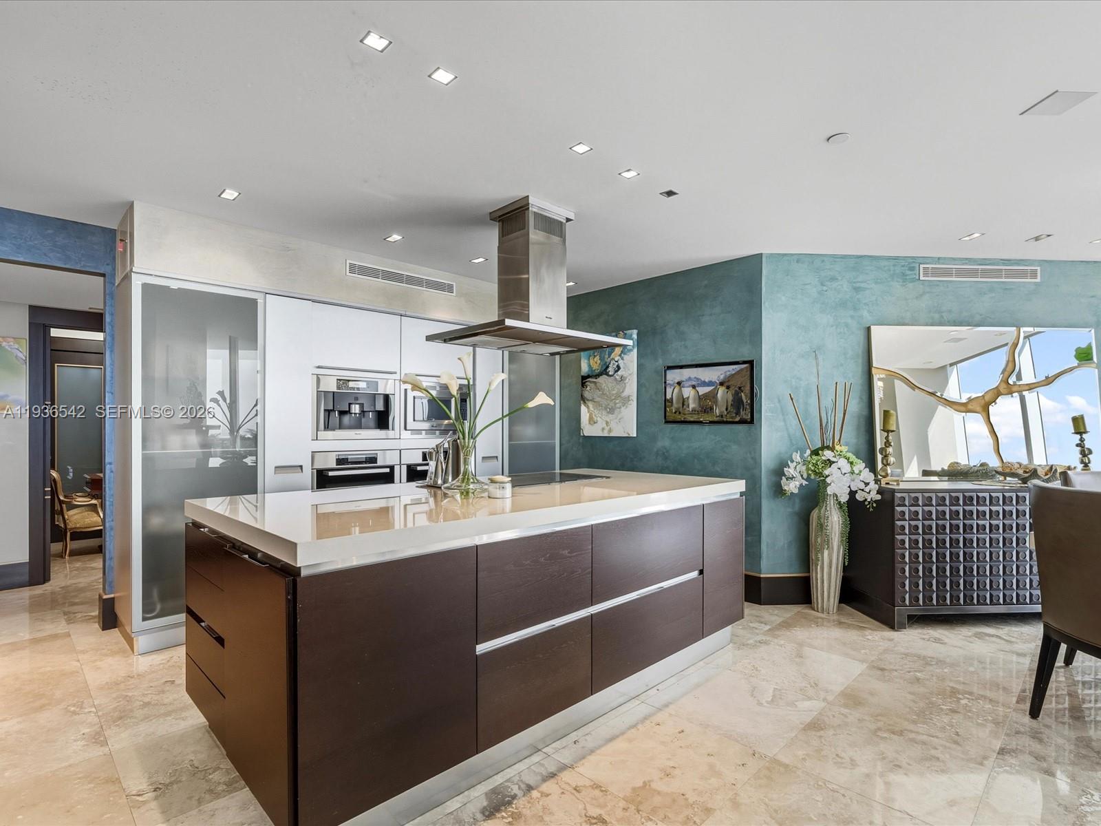 TRUMP ROYALE CONDO - Residential