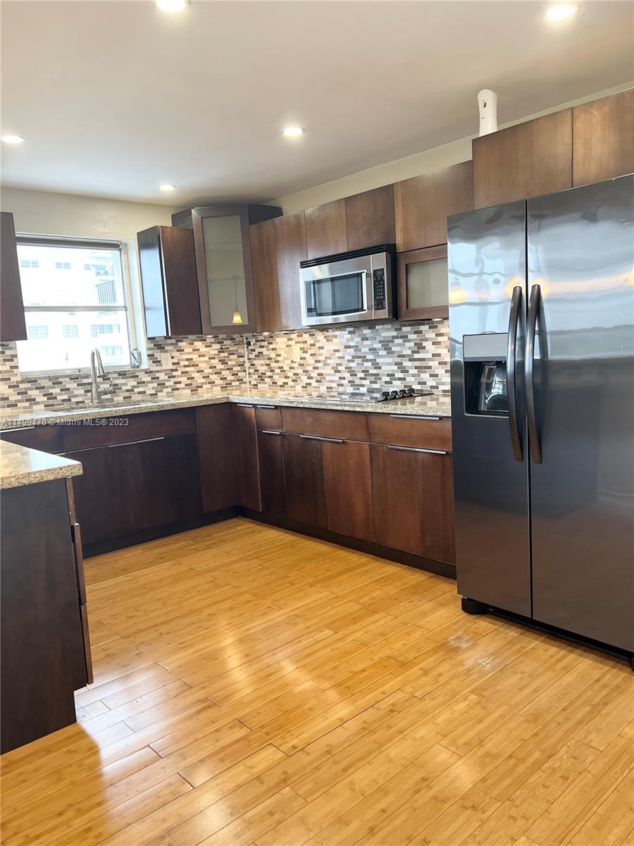 COMMODORE PLAZA CONDO - Residential