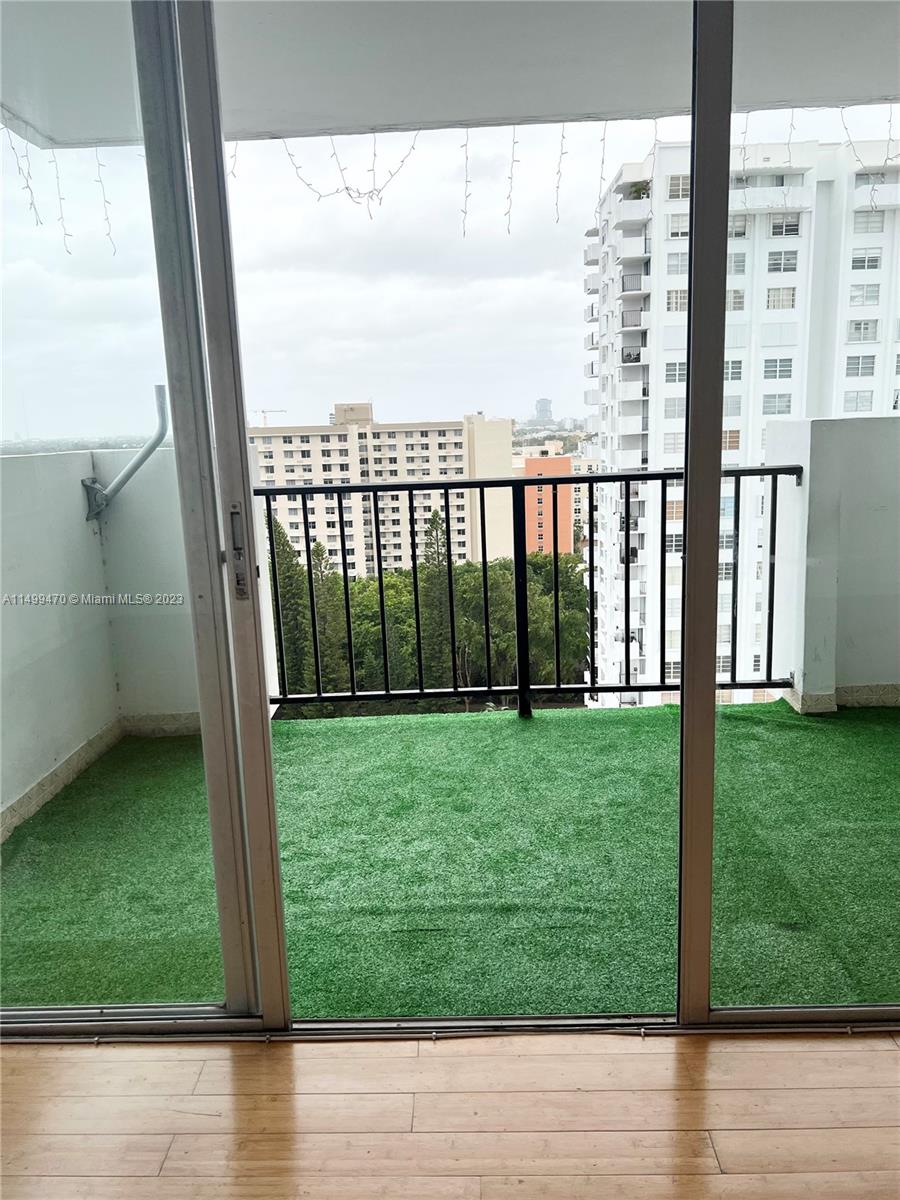 COMMODORE PLAZA CONDO - Residential