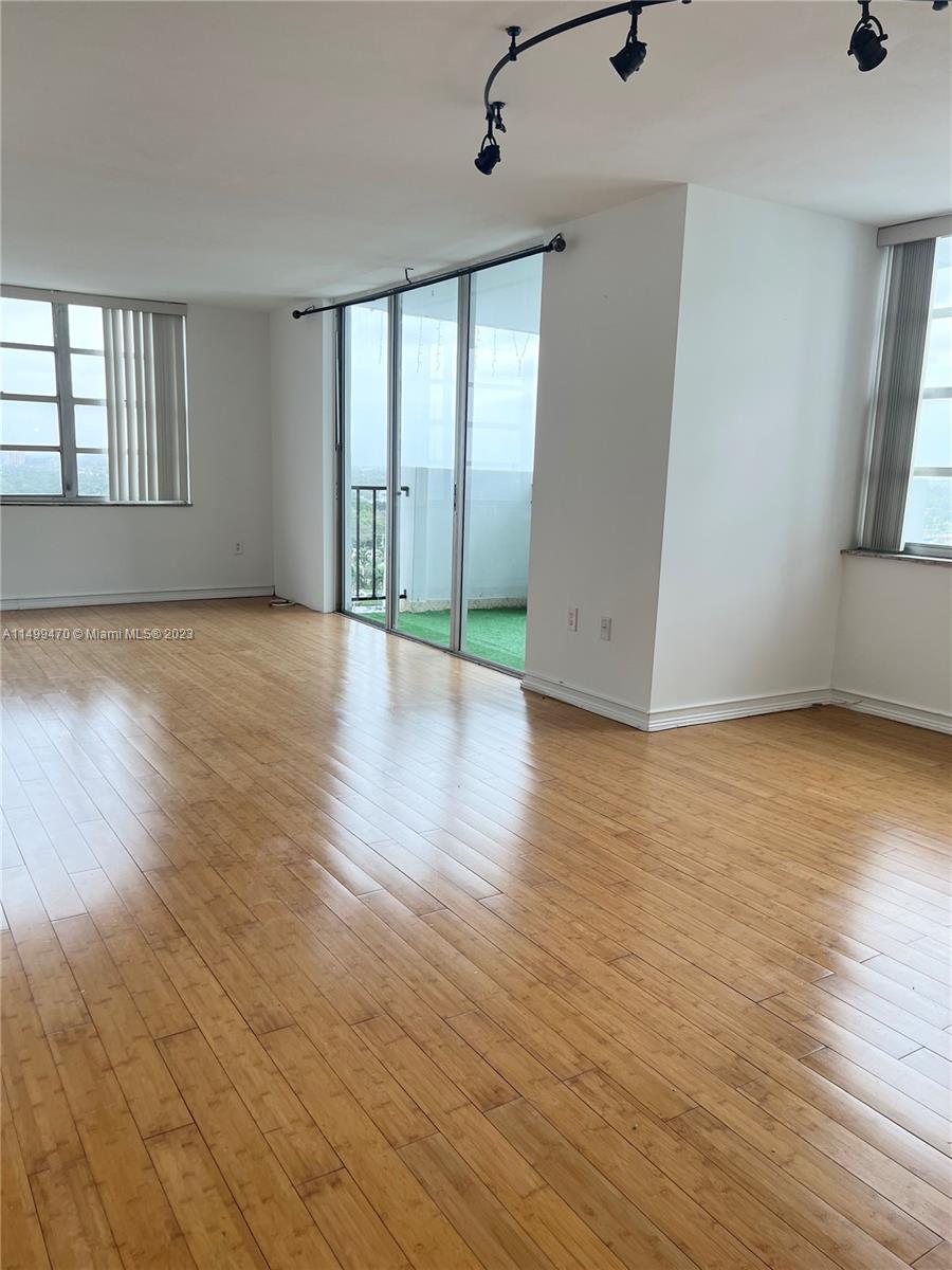 COMMODORE PLAZA CONDO - Residential