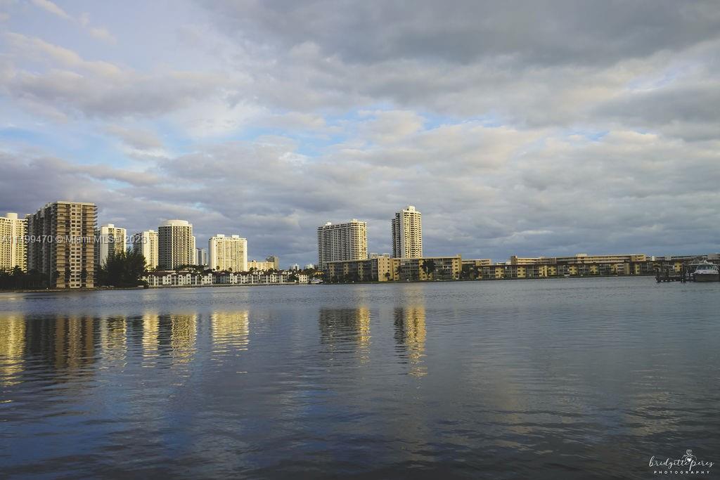 COMMODORE PLAZA CONDO - Residential