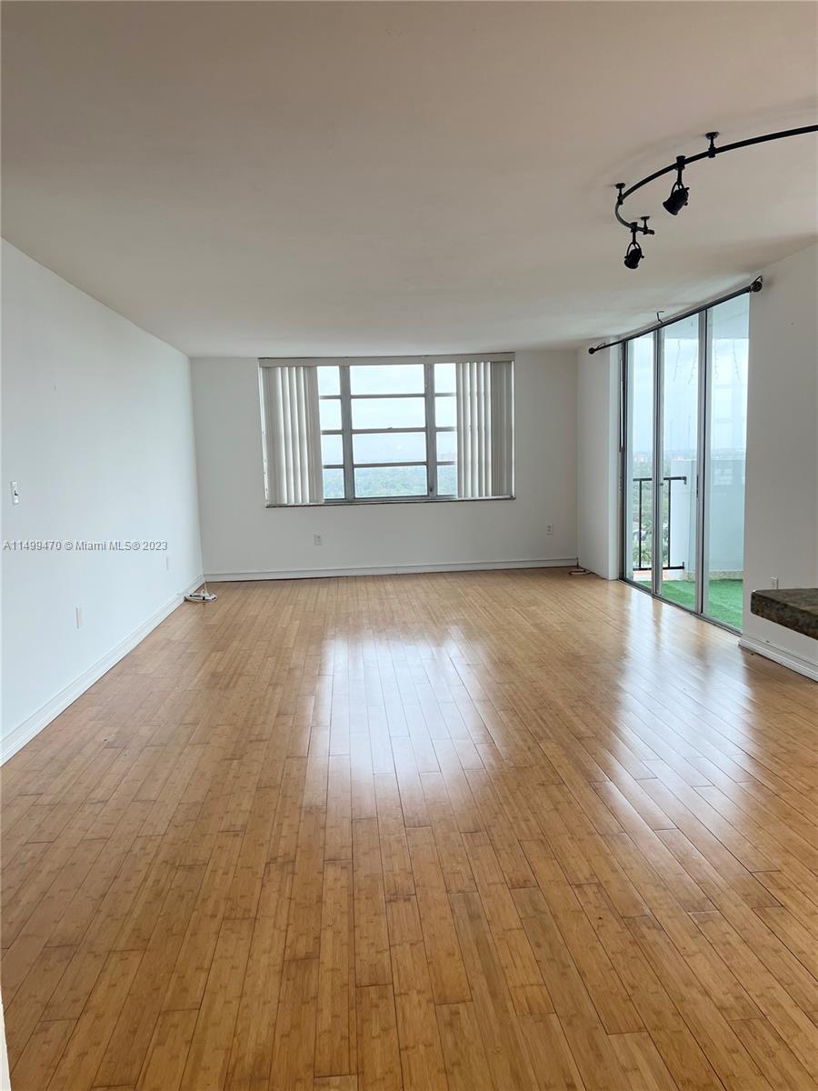 COMMODORE PLAZA CONDO - Residential