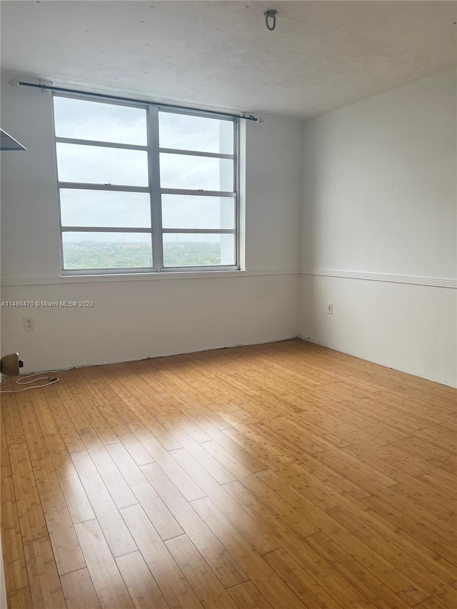 COMMODORE PLAZA CONDO - Residential