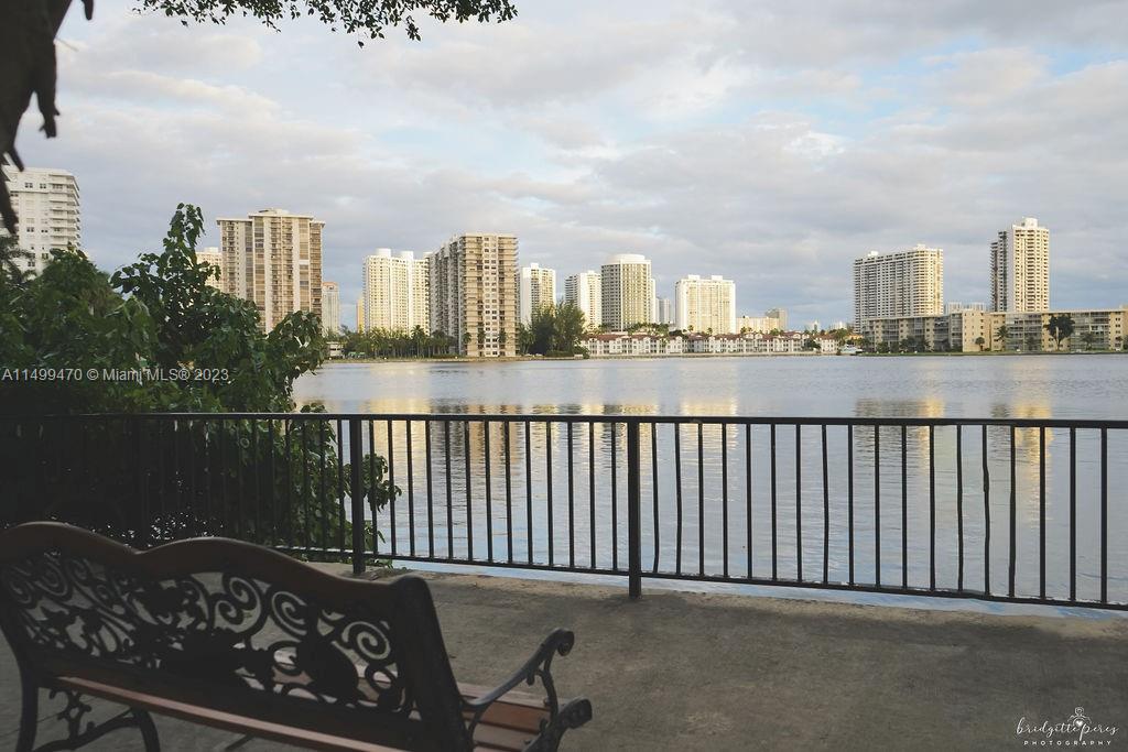 COMMODORE PLAZA CONDO - Residential