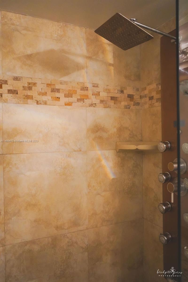 COMMODORE PLAZA CONDO - Residential