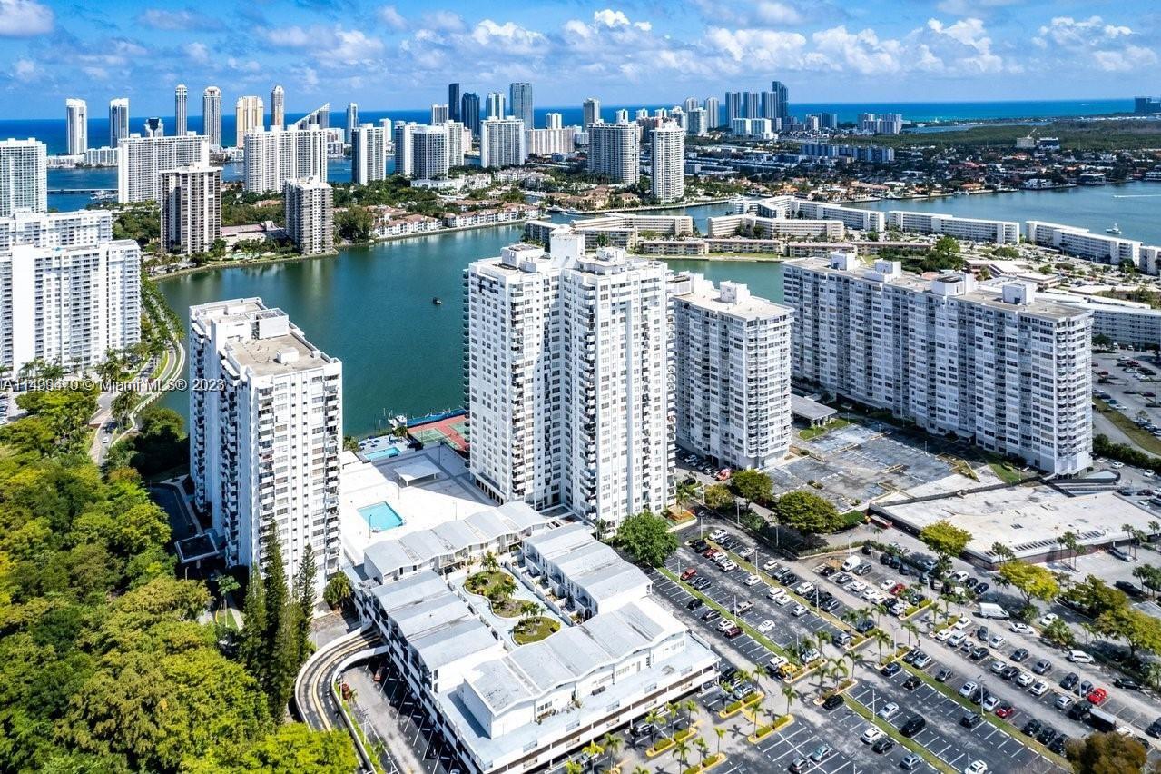 COMMODORE PLAZA CONDO - Residential