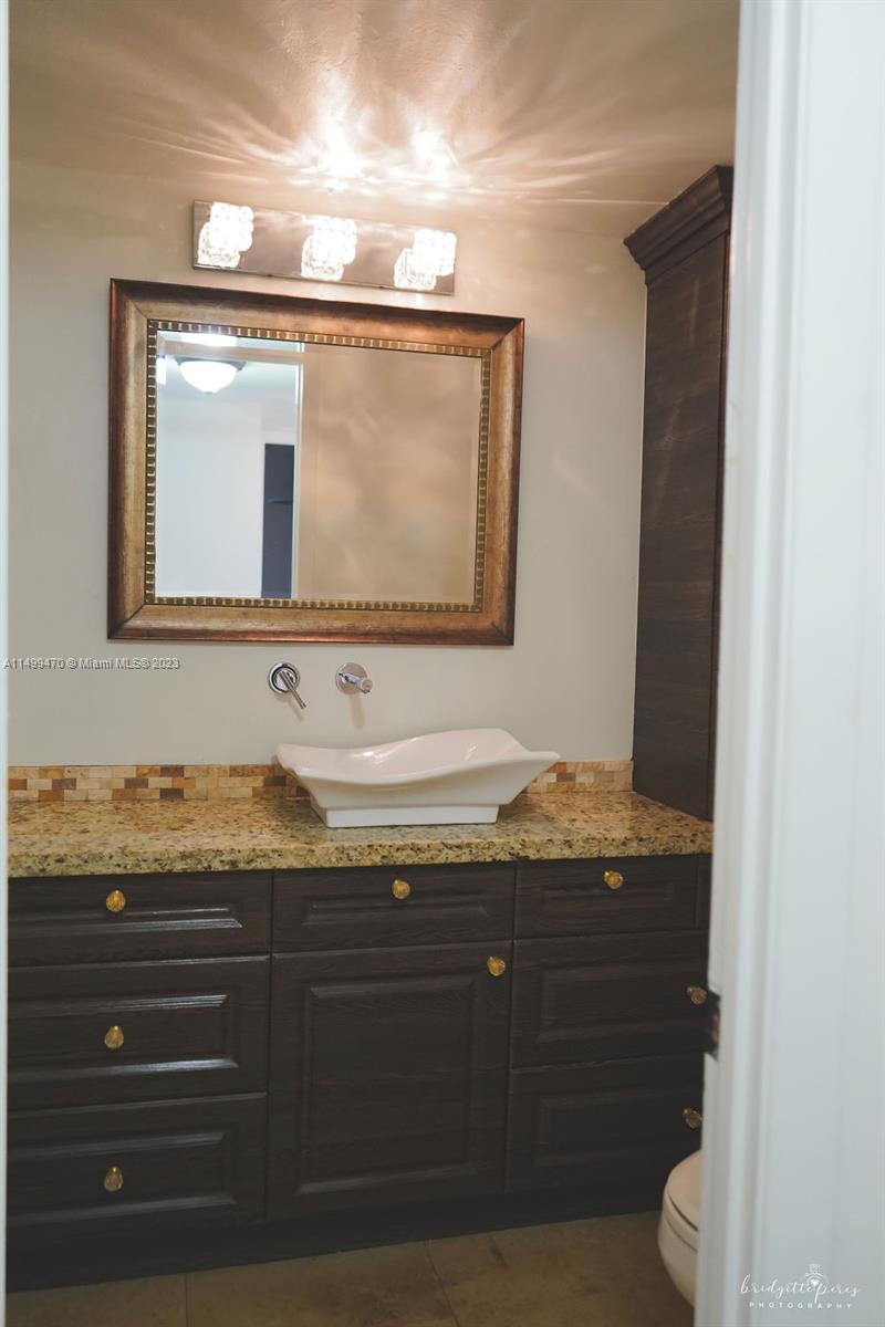 COMMODORE PLAZA CONDO - Residential