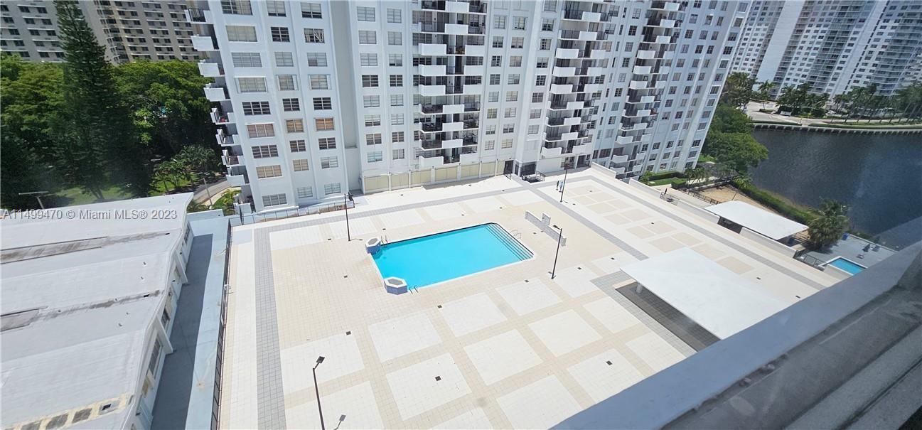 COMMODORE PLAZA CONDO - Residential