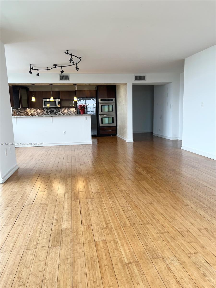 COMMODORE PLAZA CONDO - Residential
