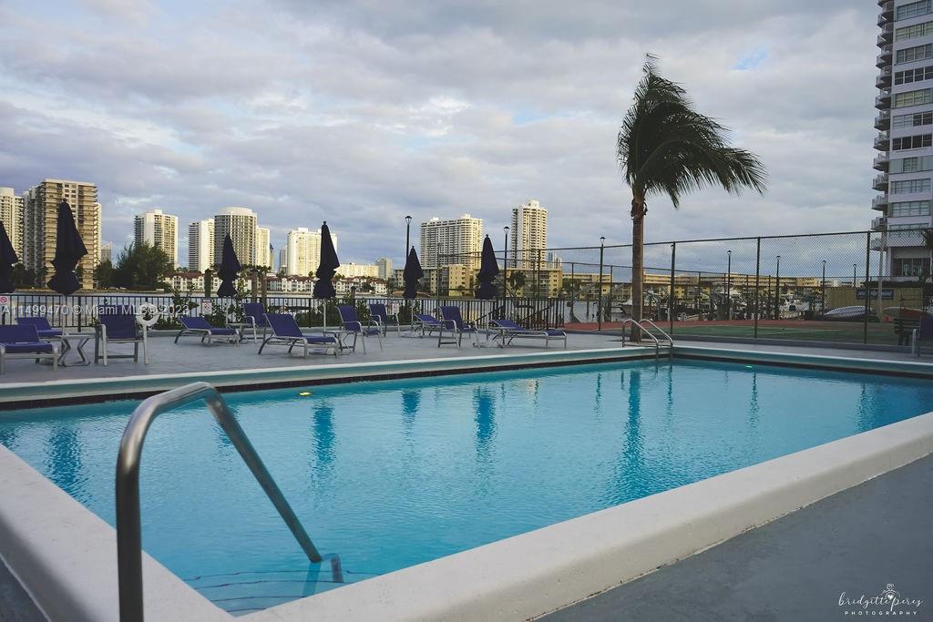 COMMODORE PLAZA CONDO - Residential