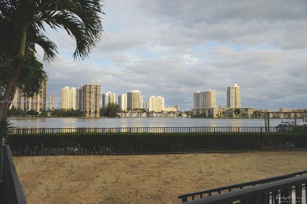 COMMODORE PLAZA CONDO - Residential