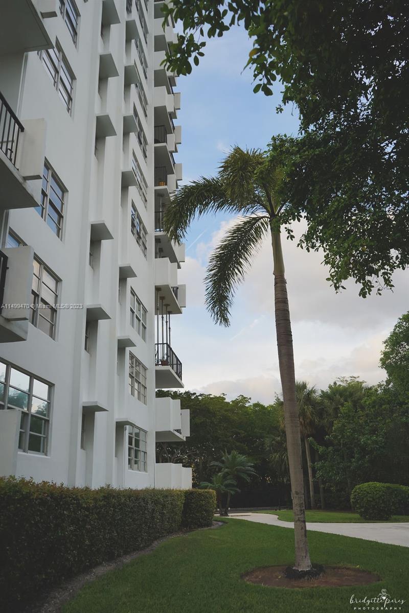 COMMODORE PLAZA CONDO - Residential