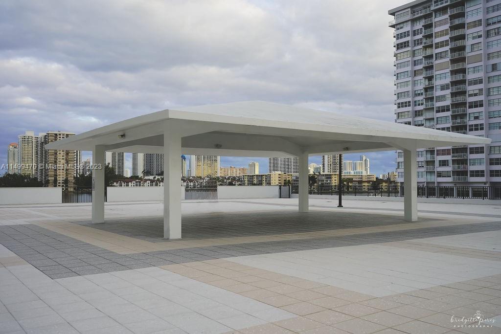 COMMODORE PLAZA CONDO - Residential