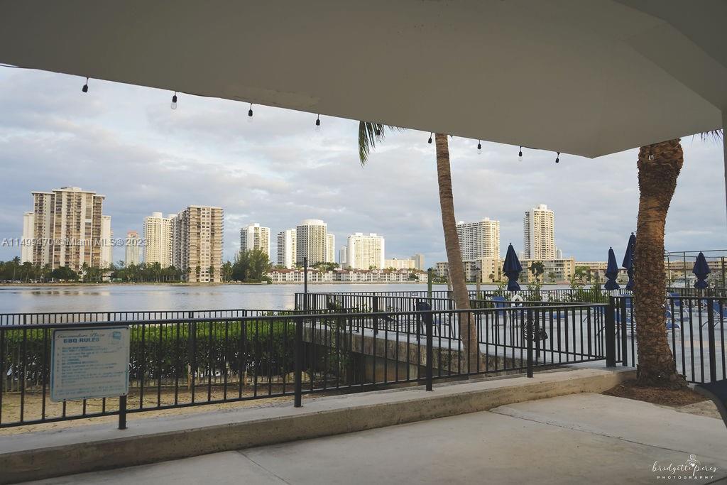 COMMODORE PLAZA CONDO - Residential