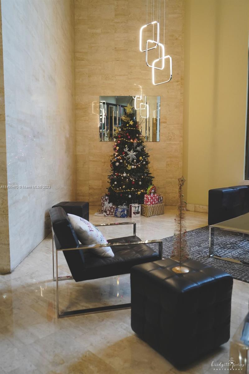 COMMODORE PLAZA CONDO - Residential