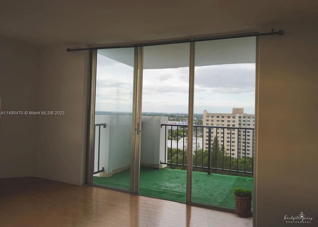 COMMODORE PLAZA CONDO - Residential