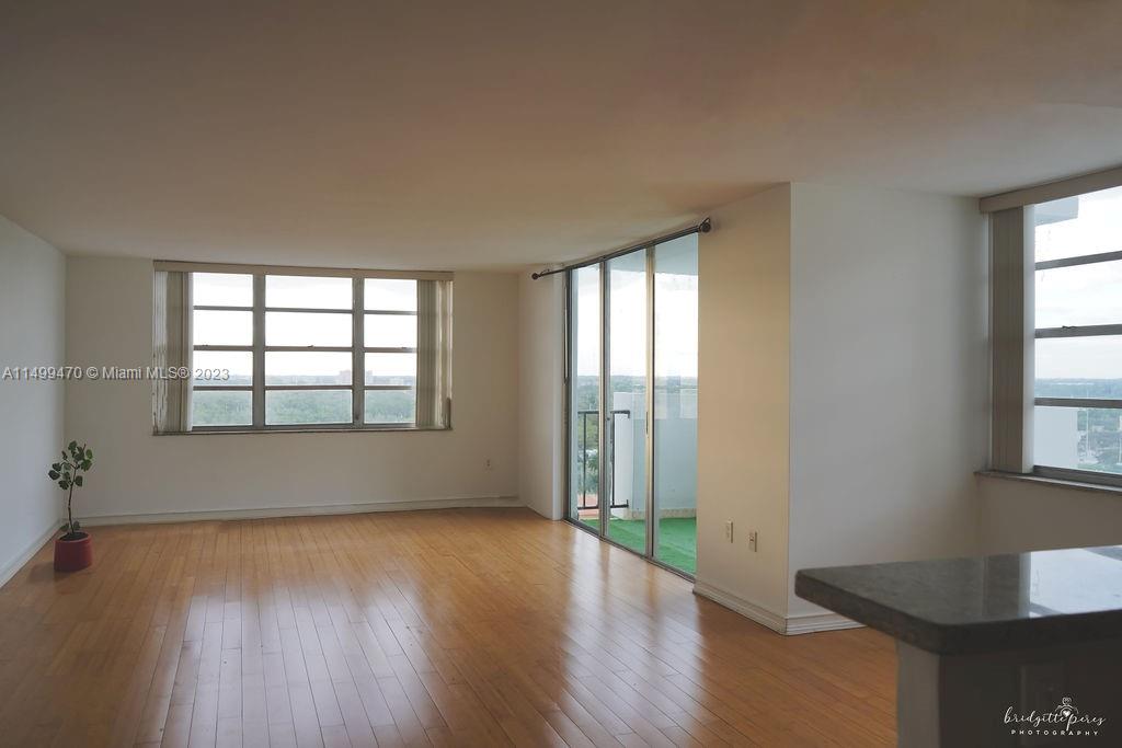 COMMODORE PLAZA CONDO - Residential
