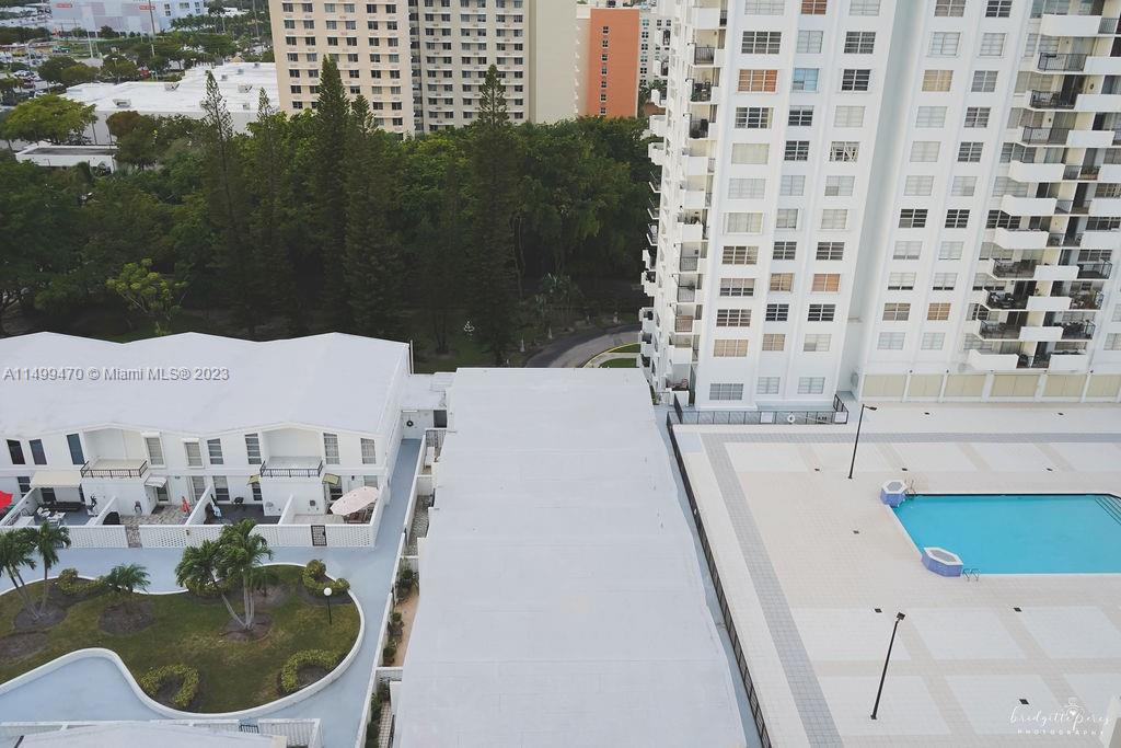 COMMODORE PLAZA CONDO - Residential