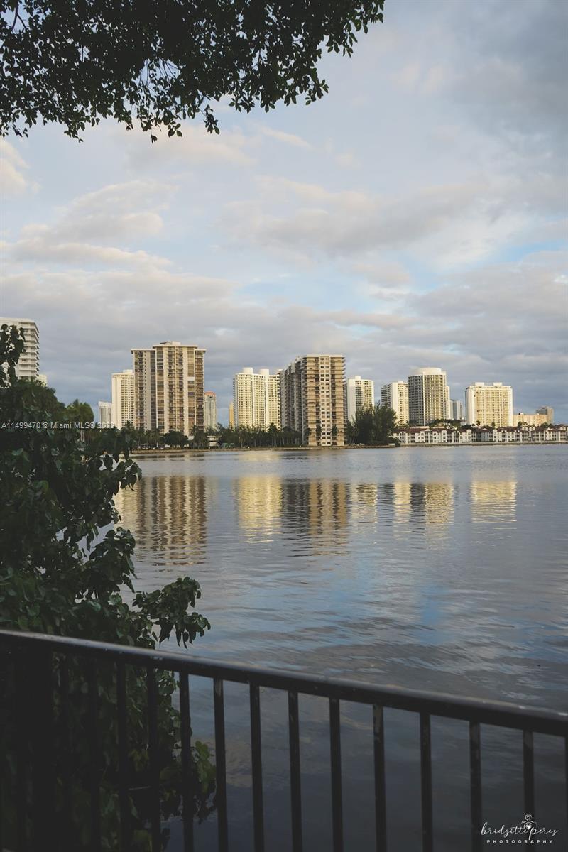COMMODORE PLAZA CONDO - Residential