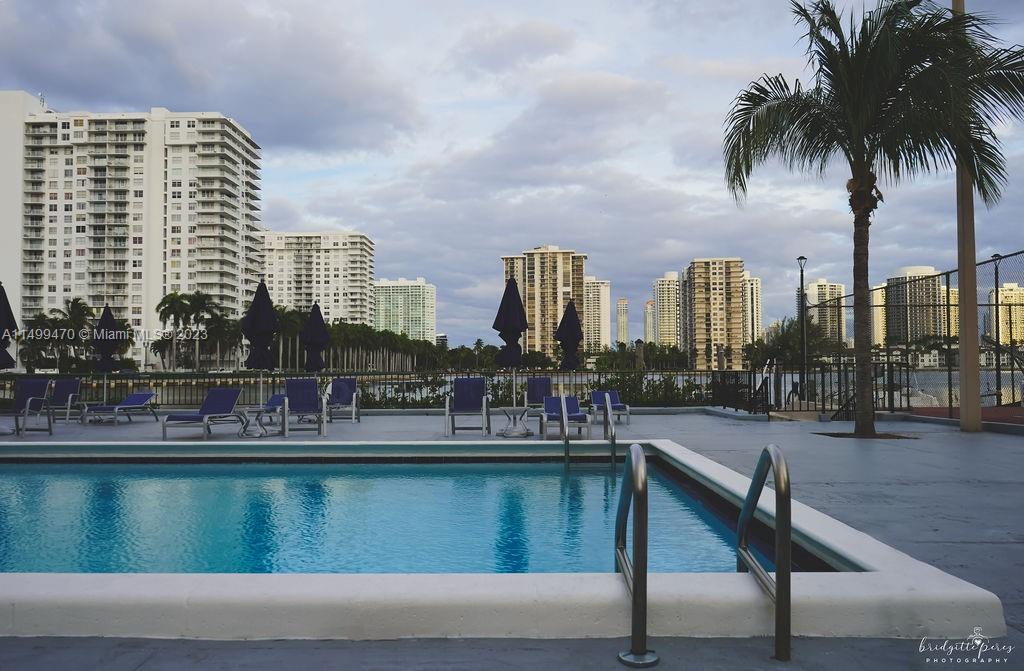 COMMODORE PLAZA CONDO - Residential