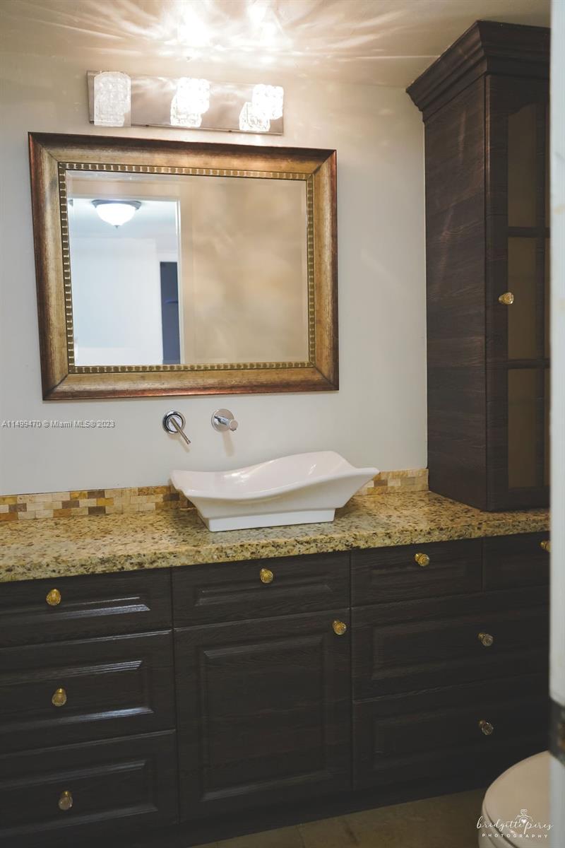 COMMODORE PLAZA CONDO - Residential