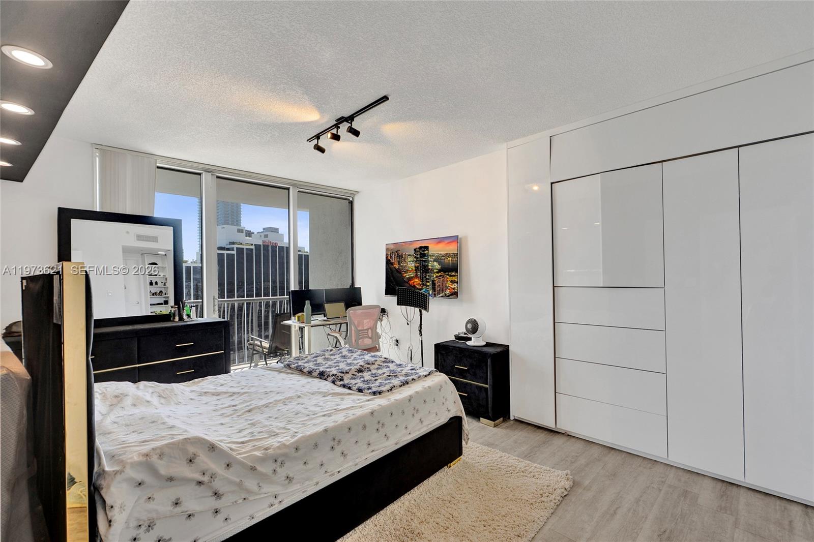 OPERA TOWER CONDO - Residential