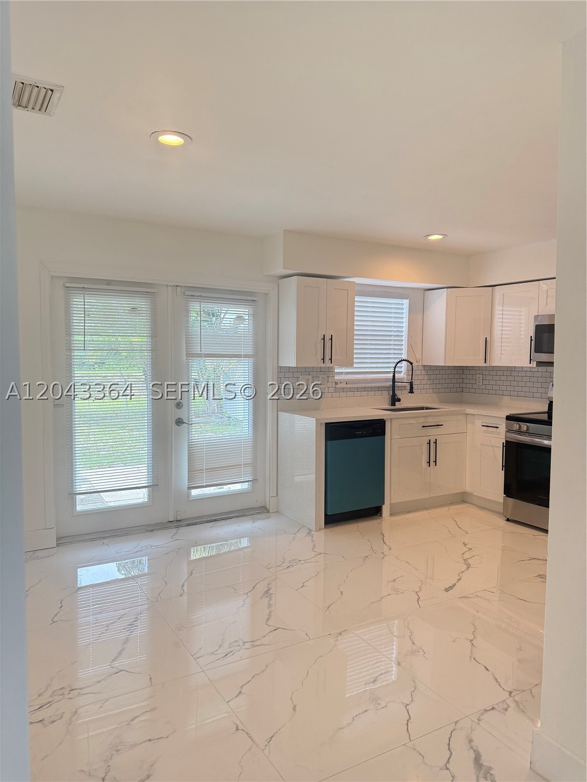 SOUTHERN BLVD PINES - Residential