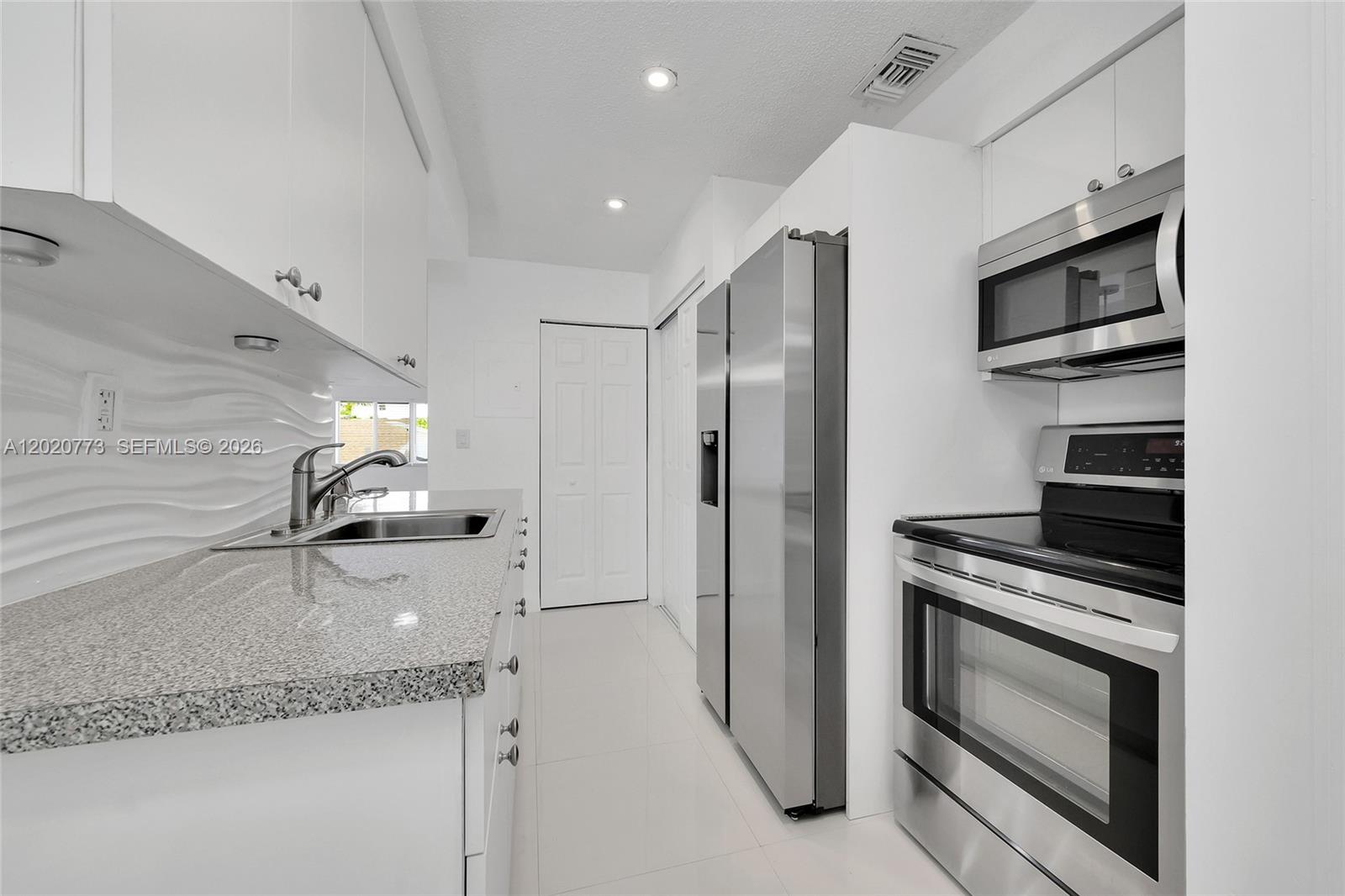 ANTIGUA AT CNTRY CLUBOF M - Residential Lease