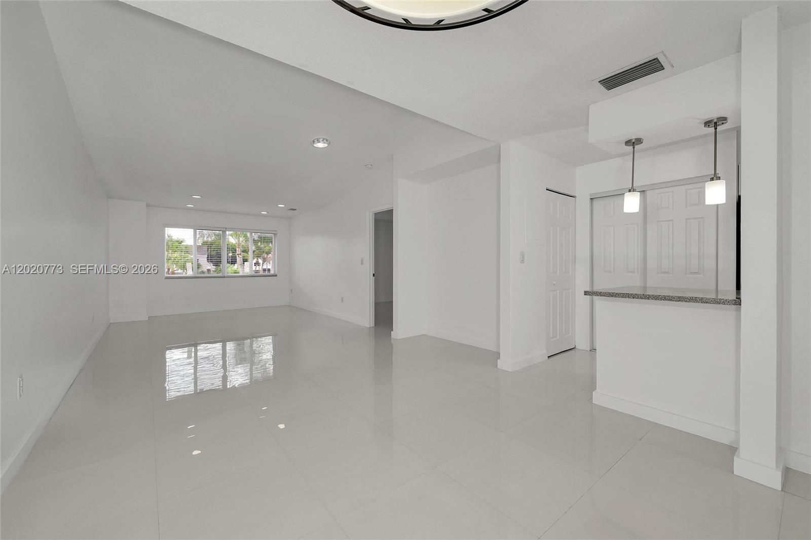 ANTIGUA AT CNTRY CLUBOF M - Residential Lease