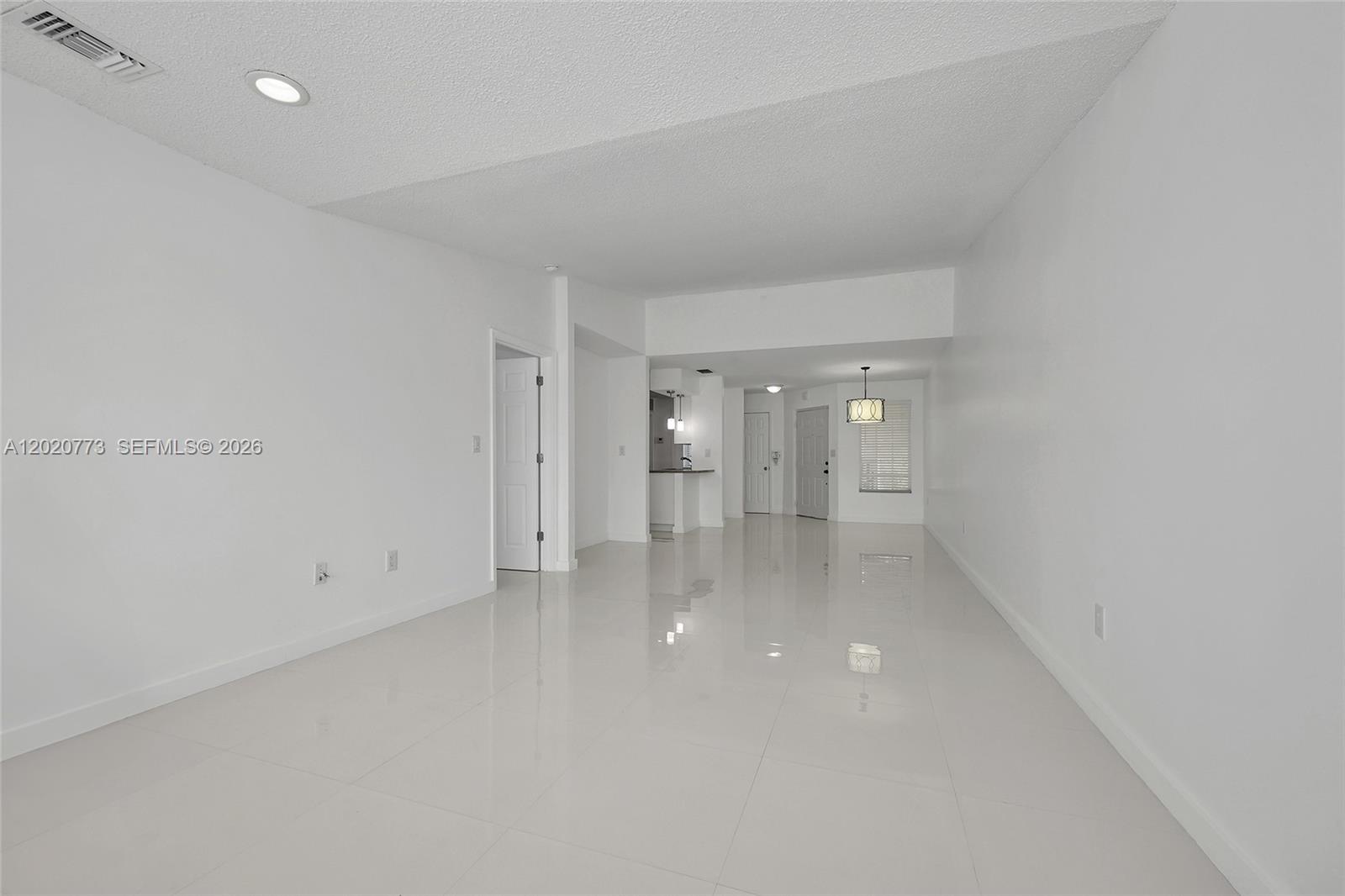 ANTIGUA AT CNTRY CLUBOF M - Residential Lease