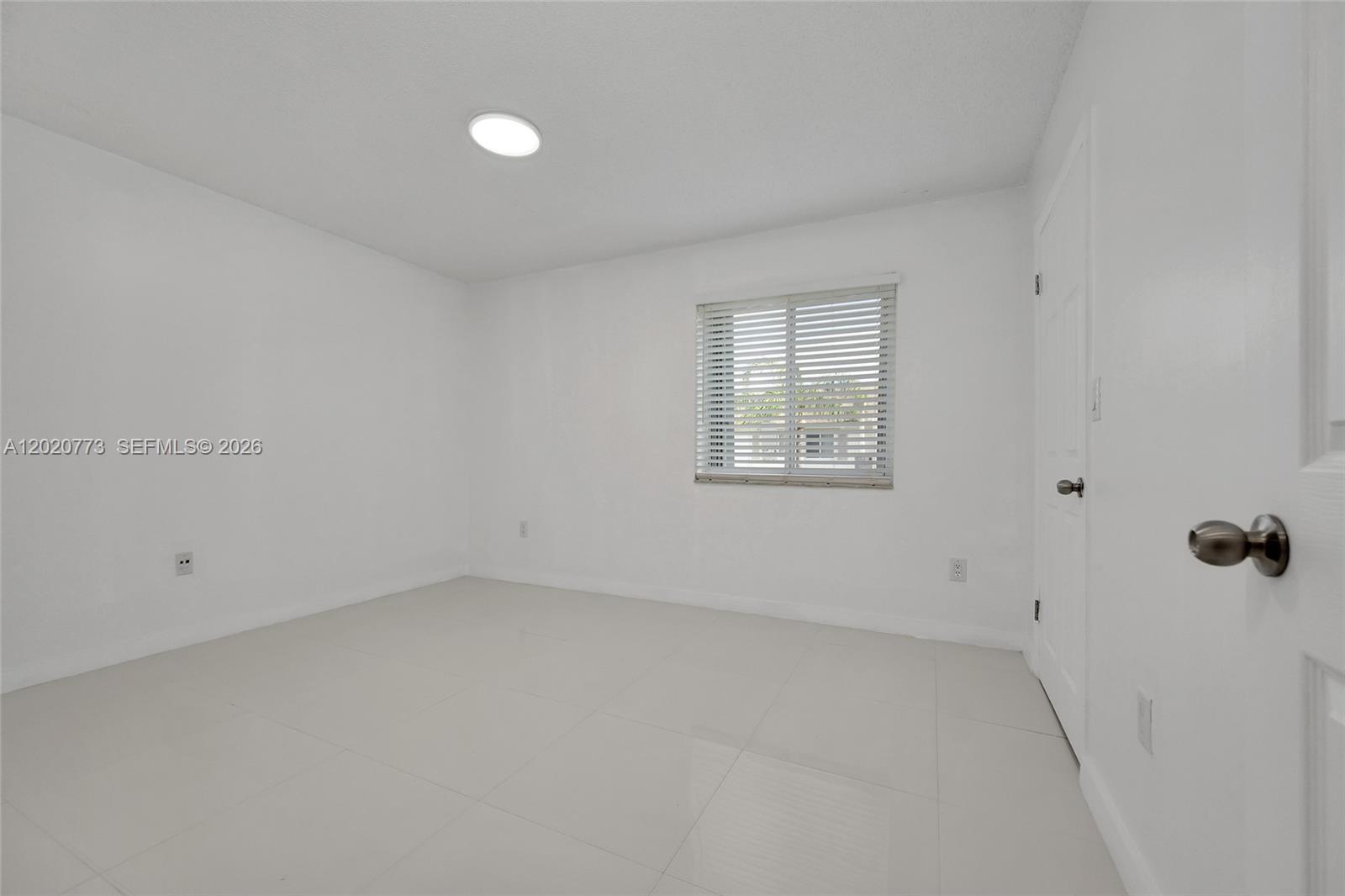 ANTIGUA AT CNTRY CLUBOF M - Residential Lease