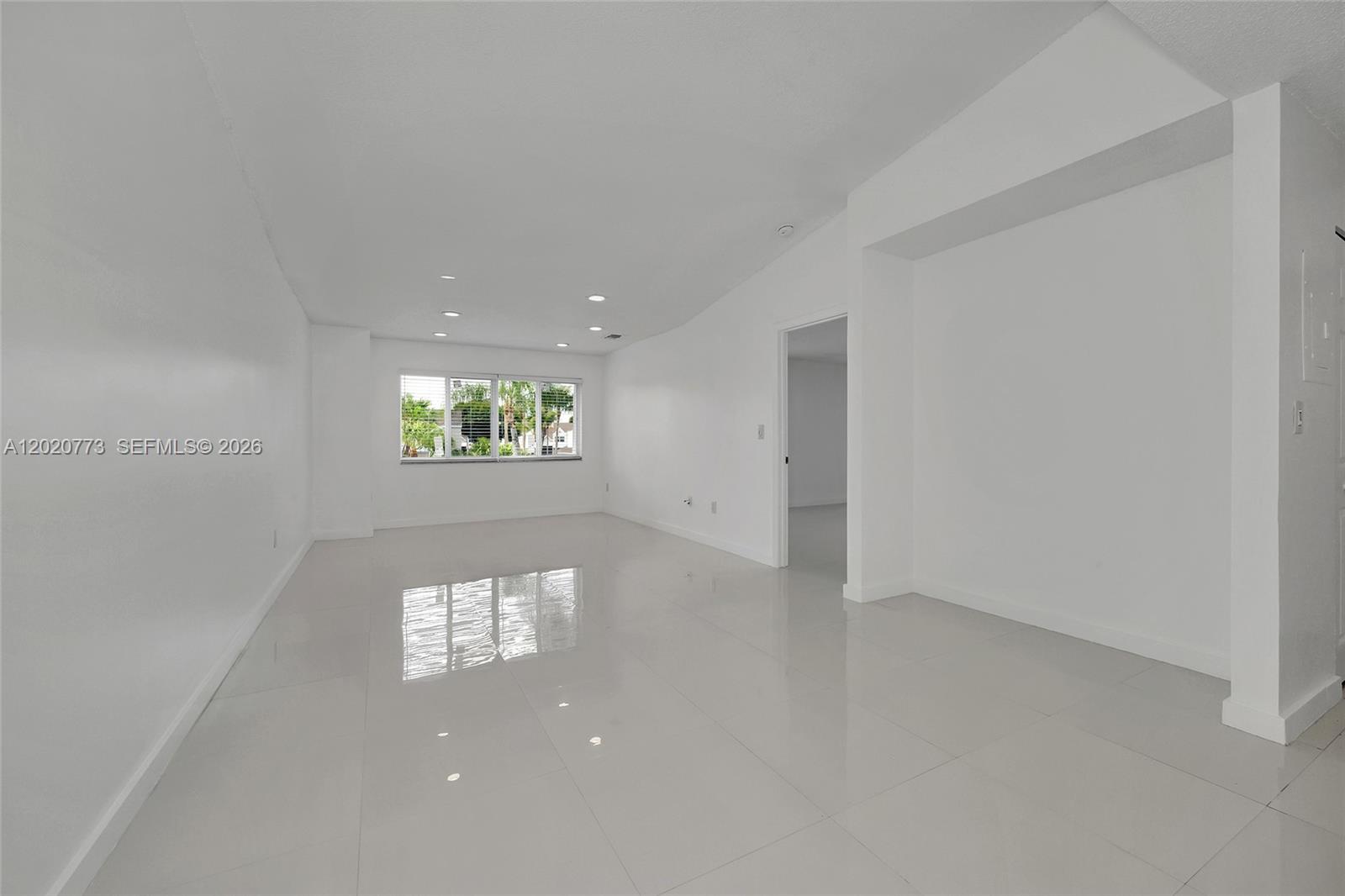 ANTIGUA AT CNTRY CLUBOF M - Residential Lease