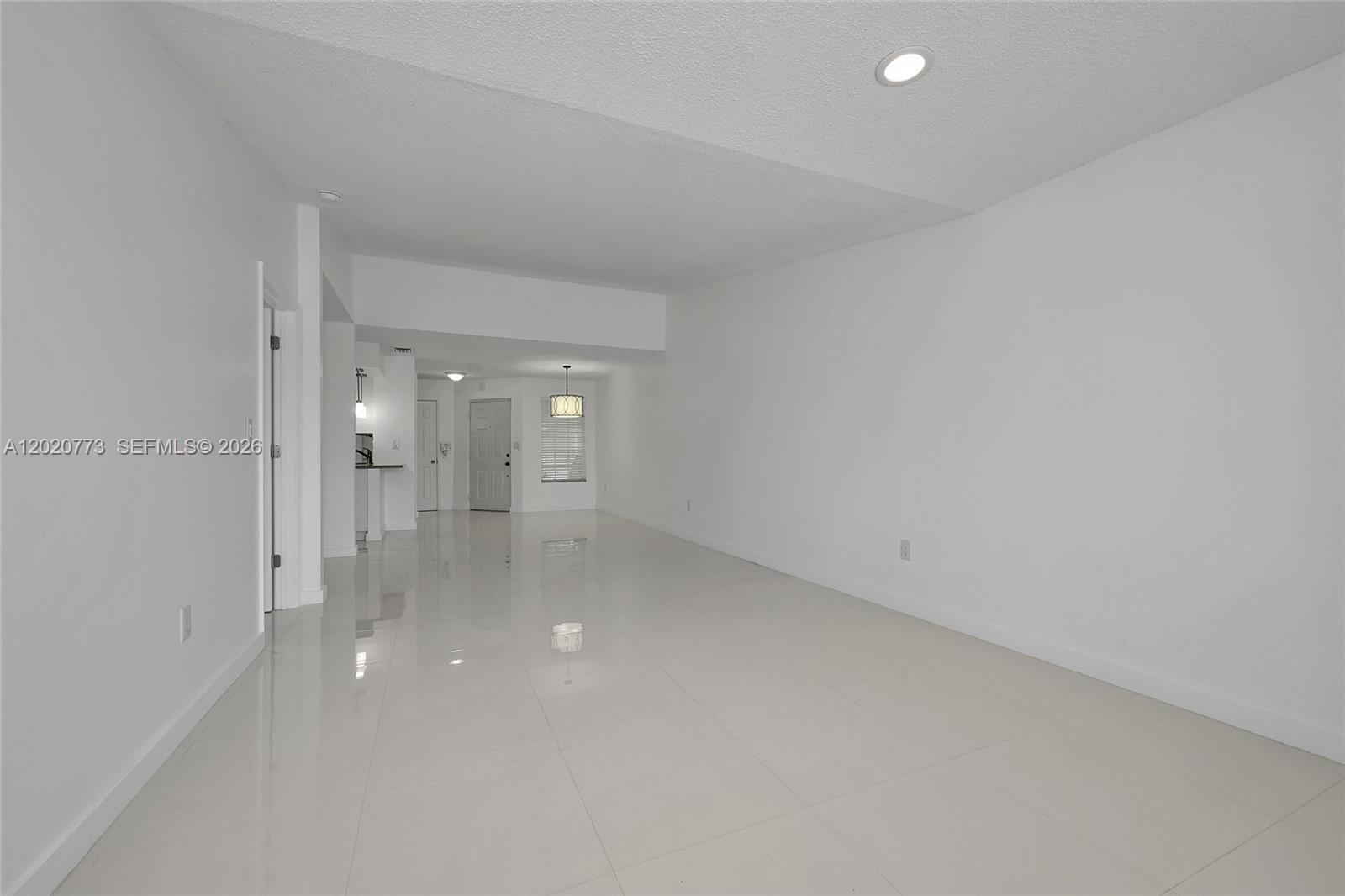 ANTIGUA AT CNTRY CLUBOF M - Residential Lease
