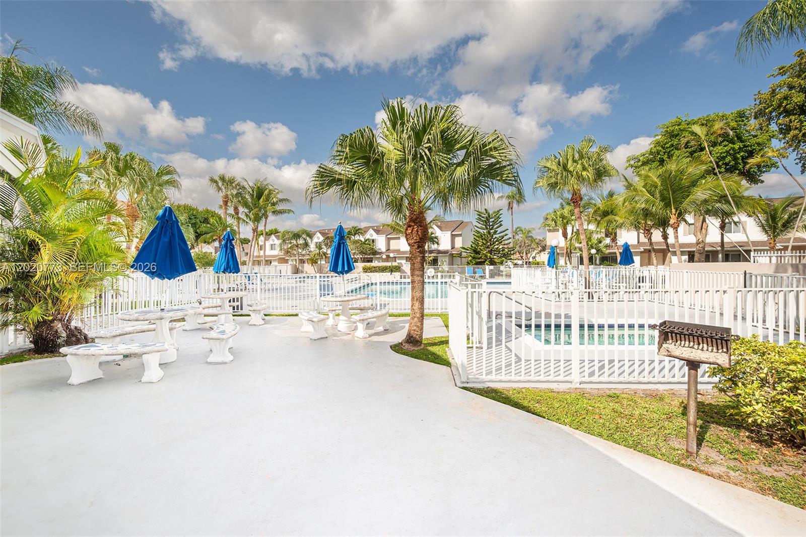 ANTIGUA AT CNTRY CLUBOF M - Residential Lease