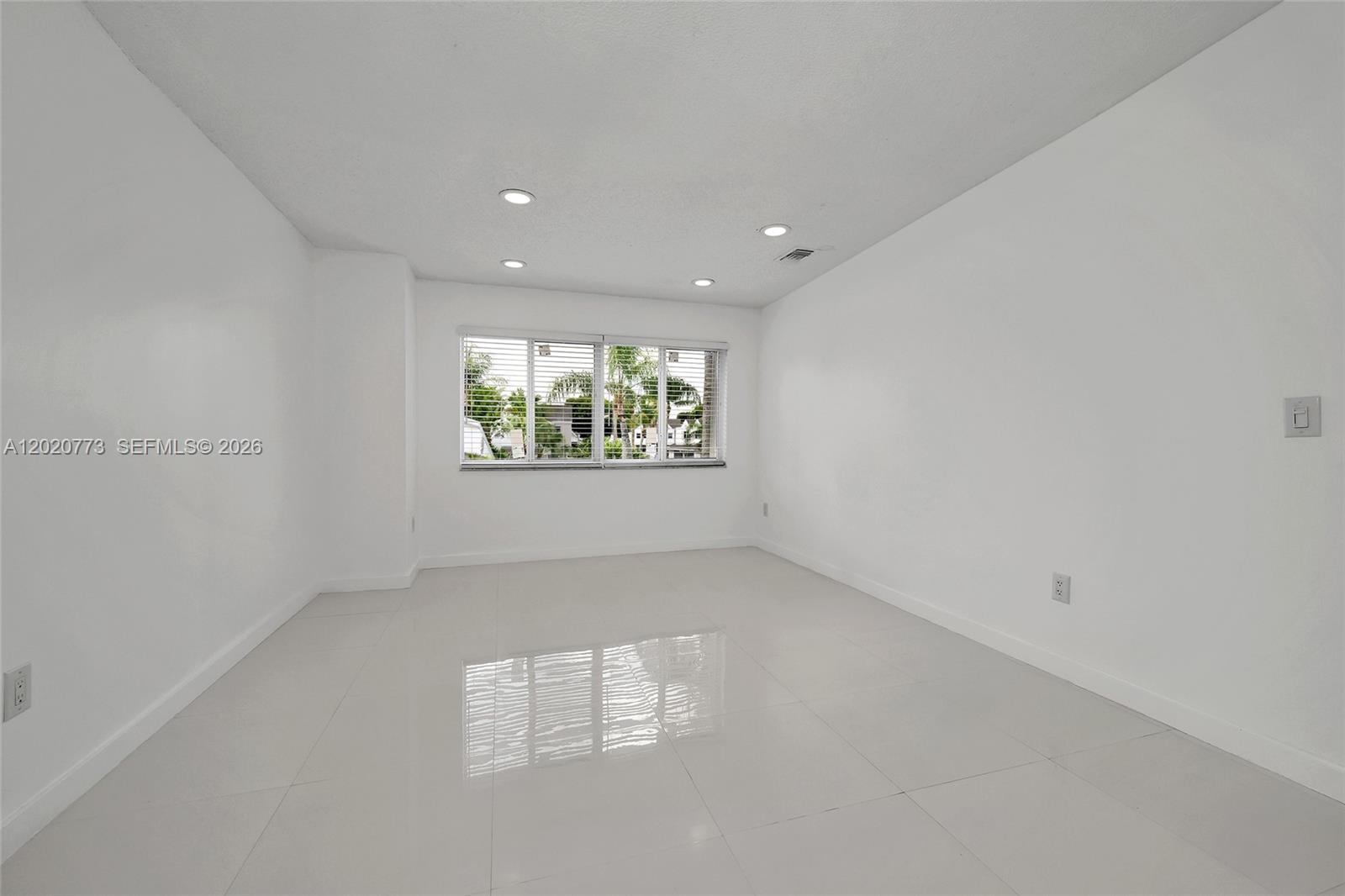 ANTIGUA AT CNTRY CLUBOF M - Residential Lease
