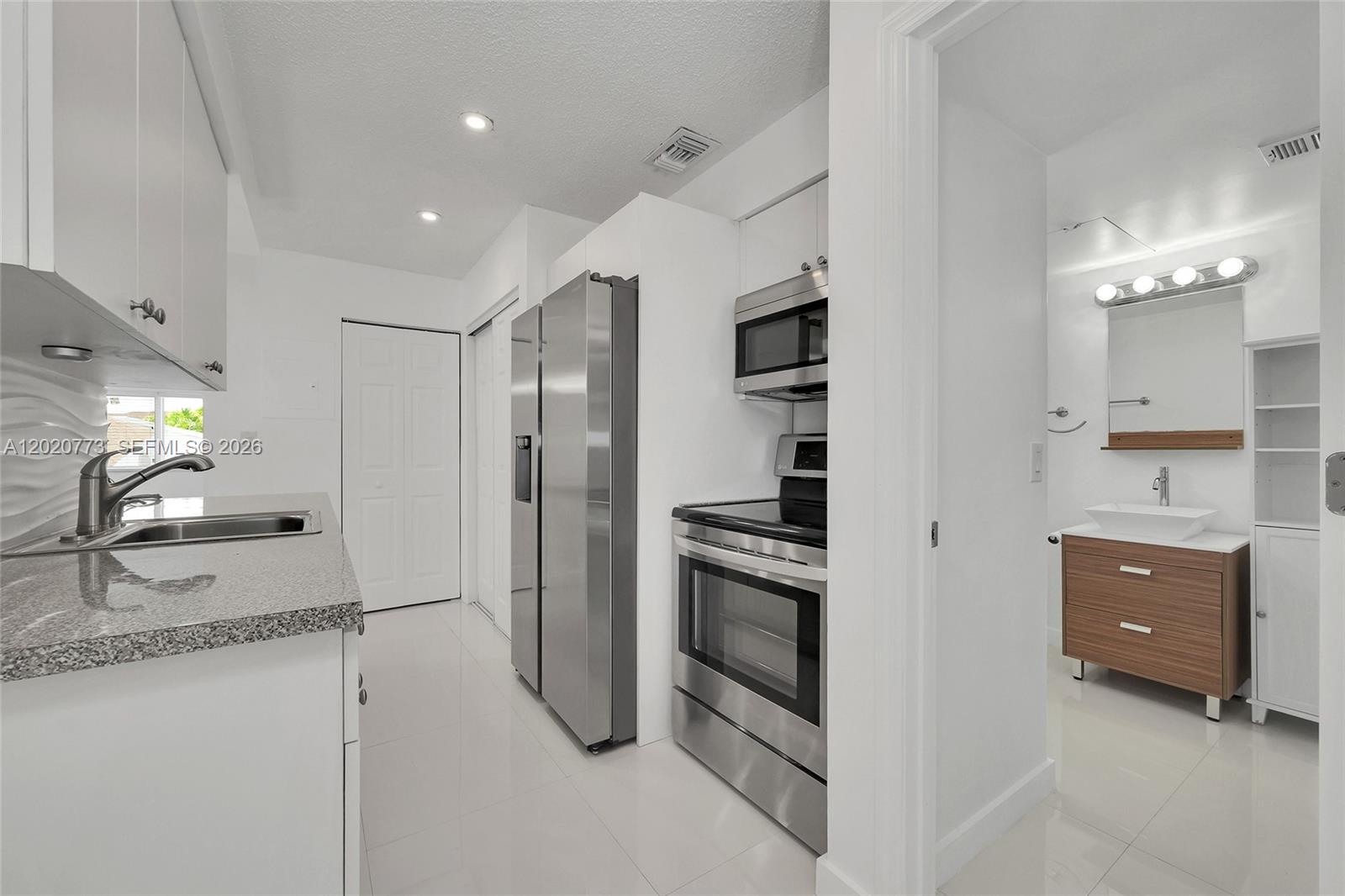ANTIGUA AT CNTRY CLUBOF M - Residential Lease