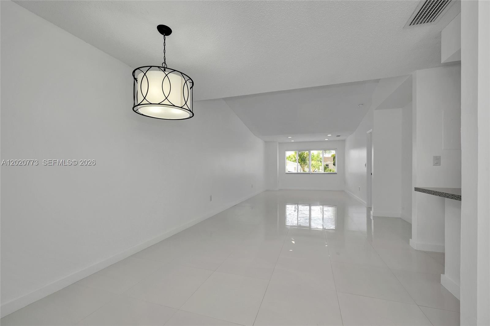ANTIGUA AT CNTRY CLUBOF M - Residential Lease