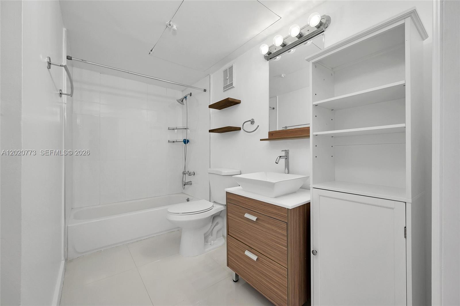 ANTIGUA AT CNTRY CLUBOF M - Residential Lease