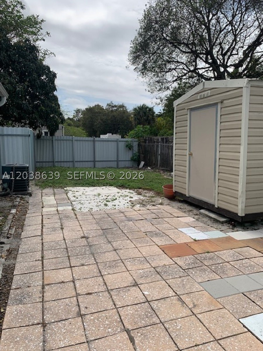 HOLLYWOOD TERRACE AMEN PL - Residential Income