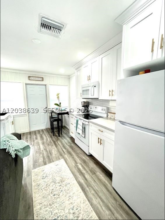 HOLLYWOOD TERRACE AMEN PL - Residential Income