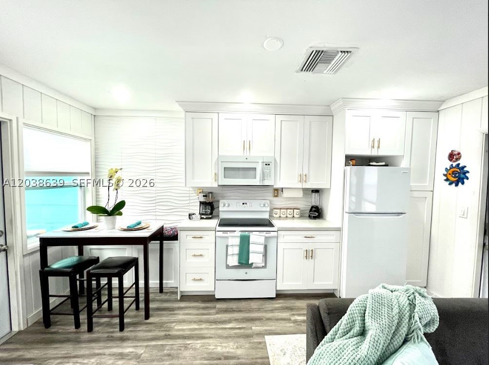 HOLLYWOOD TERRACE AMEN PL - Residential Income