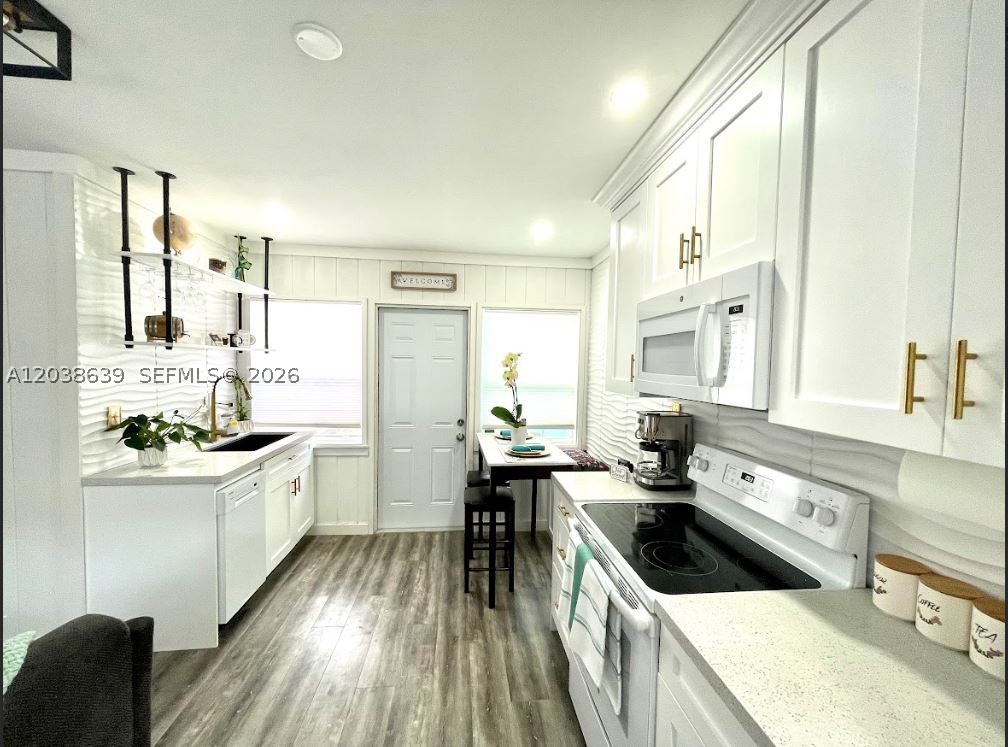 HOLLYWOOD TERRACE AMEN PL - Residential Income