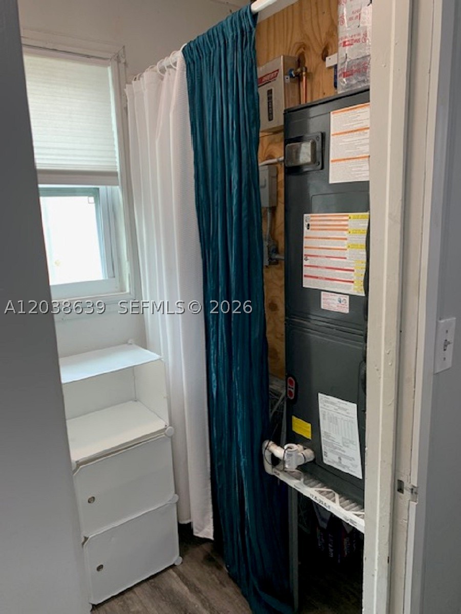 HOLLYWOOD TERRACE AMEN PL - Residential Income